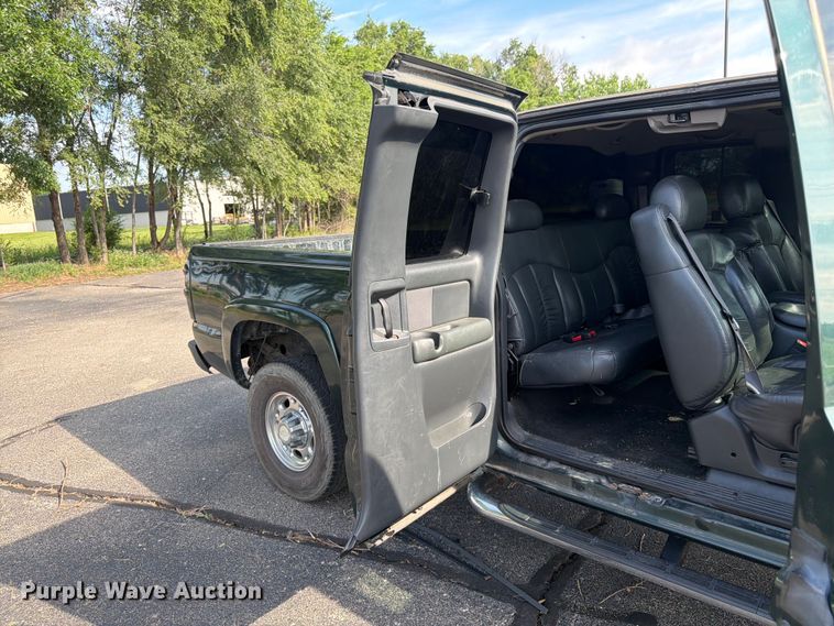 image for item FK3002 2001 Chevrolet Silverado 2500HD Ext. Cab pickup truck