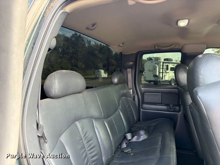 image for item FK3002 2001 Chevrolet Silverado 2500HD Ext. Cab pickup truck