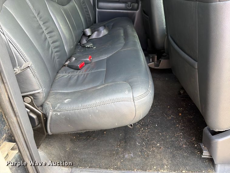 image for item FK3002 2001 Chevrolet Silverado 2500HD Ext. Cab pickup truck