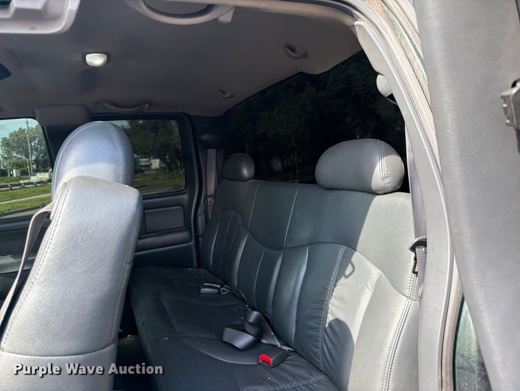 image for item FK3002 2001 Chevrolet Silverado 2500HD Ext. Cab pickup truck