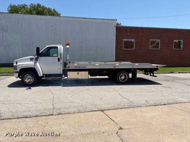 image for item FK3014 2007 GMC C5500 rollback truck