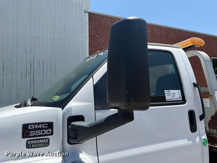 image for item FK3014 2007 GMC C5500 rollback truck