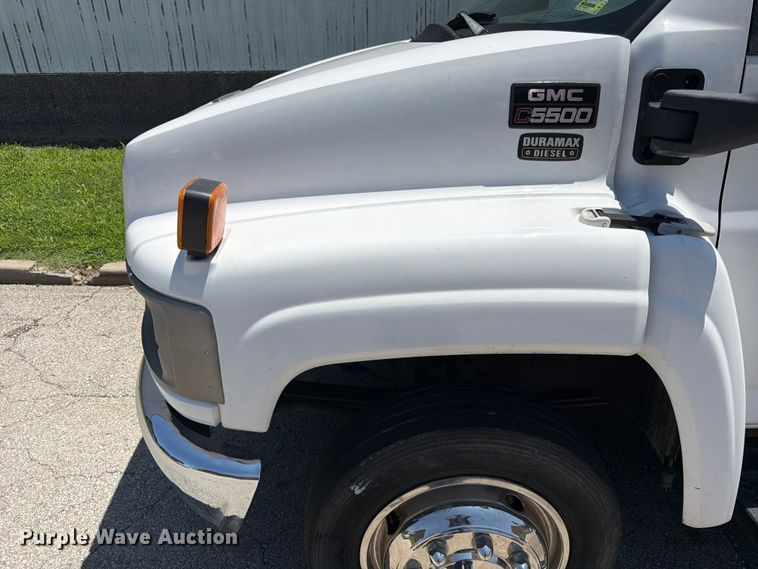 image for item FK3014 2007 GMC C5500 rollback truck