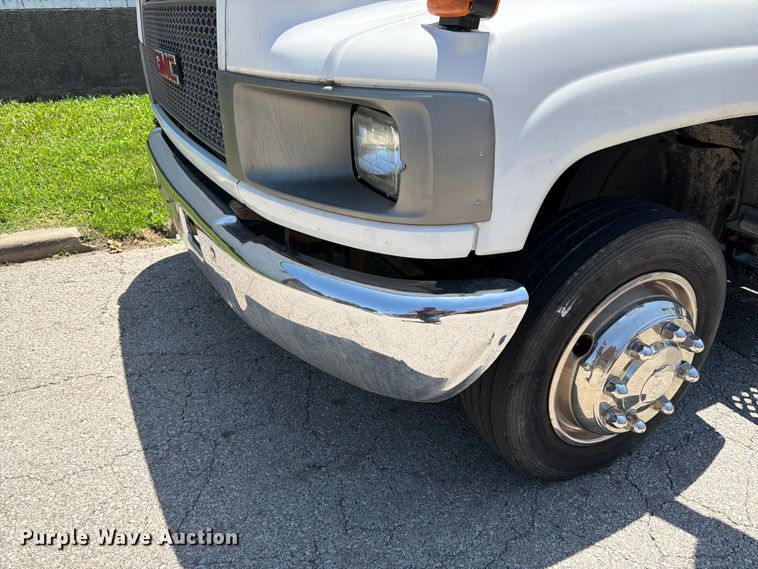 image for item FK3014 2007 GMC C5500 rollback truck