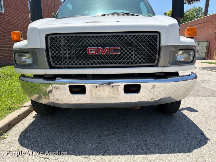image for item FK3014 2007 GMC C5500 rollback truck