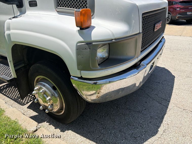 image for item FK3014 2007 GMC C5500 rollback truck