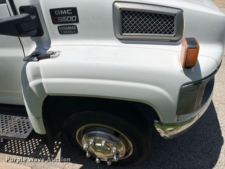 image for item FK3014 2007 GMC C5500 rollback truck