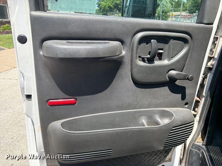 image for item FK3014 2007 GMC C5500 rollback truck