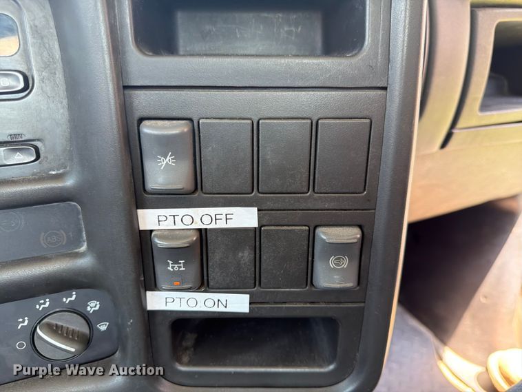 image for item FK3014 2007 GMC C5500 rollback truck