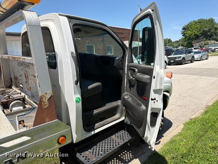 image for item FK3014 2007 GMC C5500 rollback truck