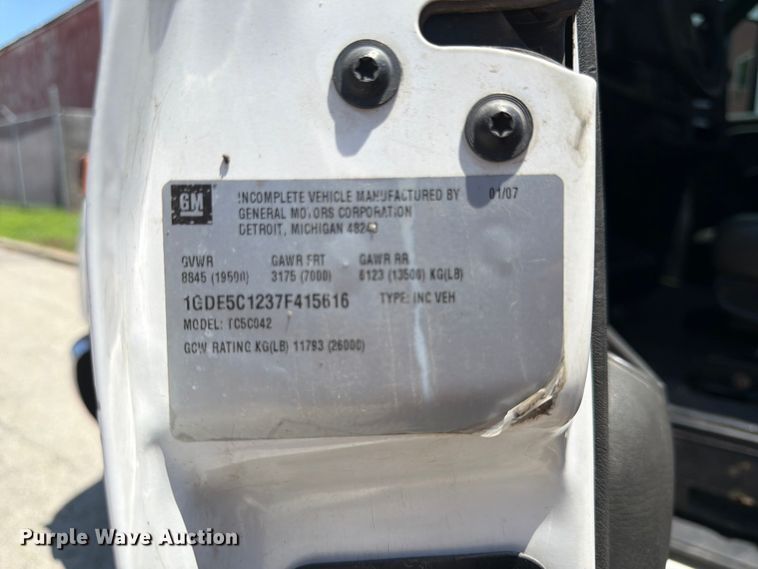 image for item FK3014 2007 GMC C5500 rollback truck