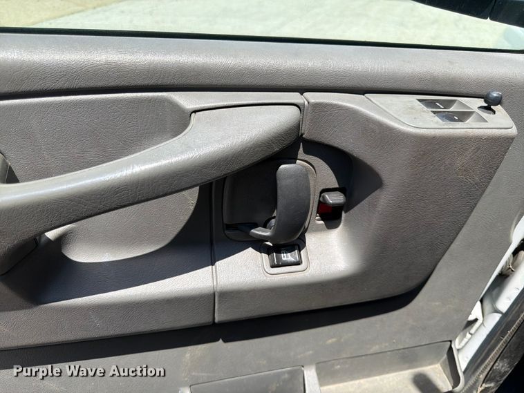 image for item FK3015 2013 Chevrolet Express 1500 van
