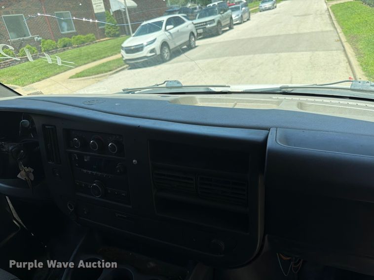 image for item FK3015 2013 Chevrolet Express 1500 van