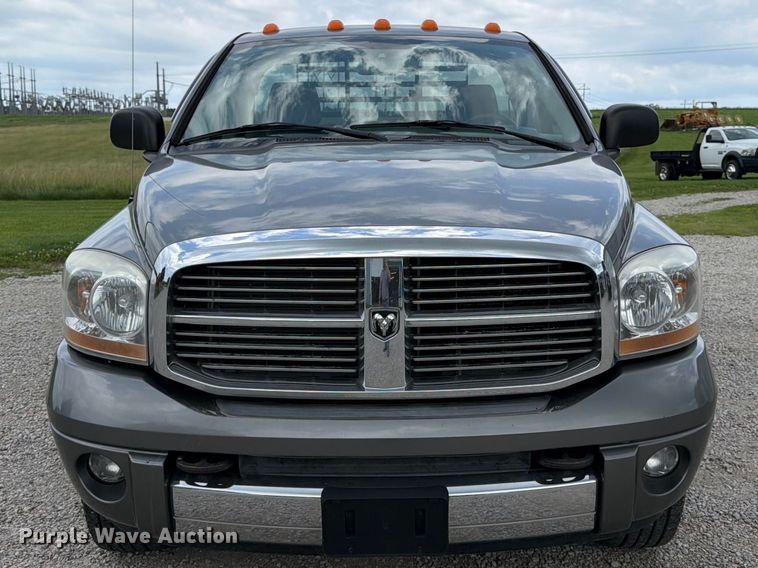 image for item FK3031 2006 Dodge Ram 2500 flatbed pickup truck