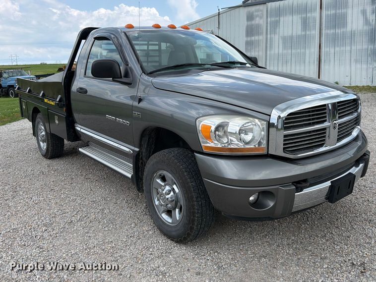 image for item FK3031 2006 Dodge Ram 2500 flatbed pickup truck