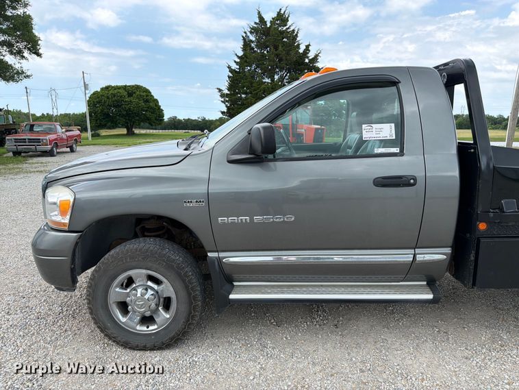 image for item FK3031 2006 Dodge Ram 2500 flatbed pickup truck