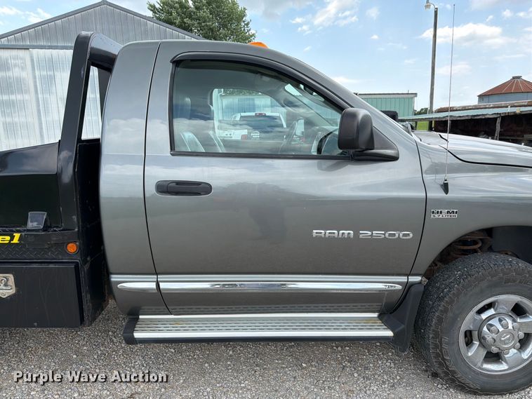 image for item FK3031 2006 Dodge Ram 2500 flatbed pickup truck