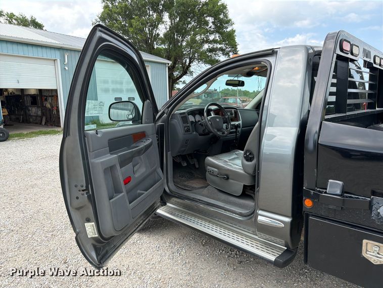 image for item FK3031 2006 Dodge Ram 2500 flatbed pickup truck