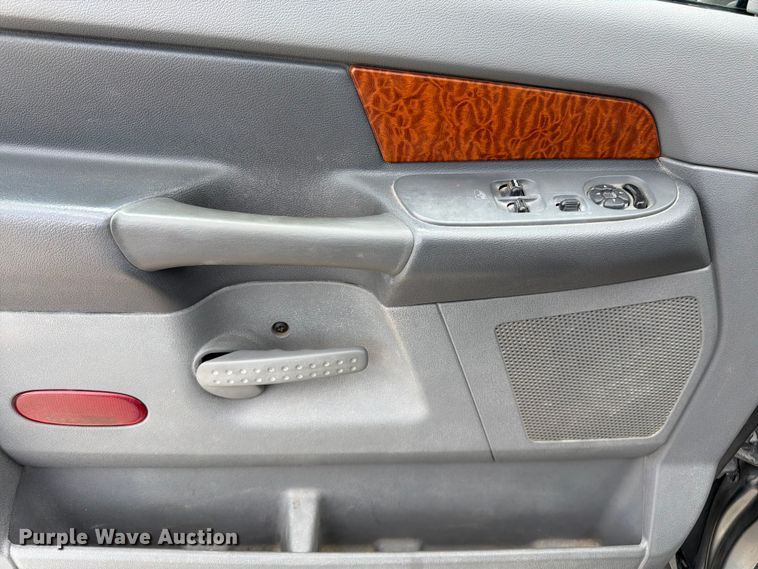 image for item FK3031 2006 Dodge Ram 2500 flatbed pickup truck