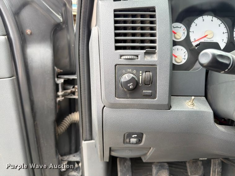 image for item FK3031 2006 Dodge Ram 2500 flatbed pickup truck