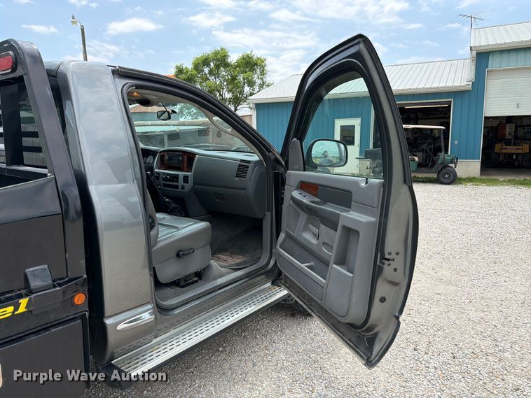 image for item FK3031 2006 Dodge Ram 2500 flatbed pickup truck