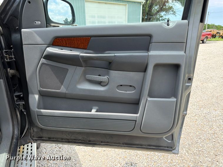 image for item FK3031 2006 Dodge Ram 2500 flatbed pickup truck