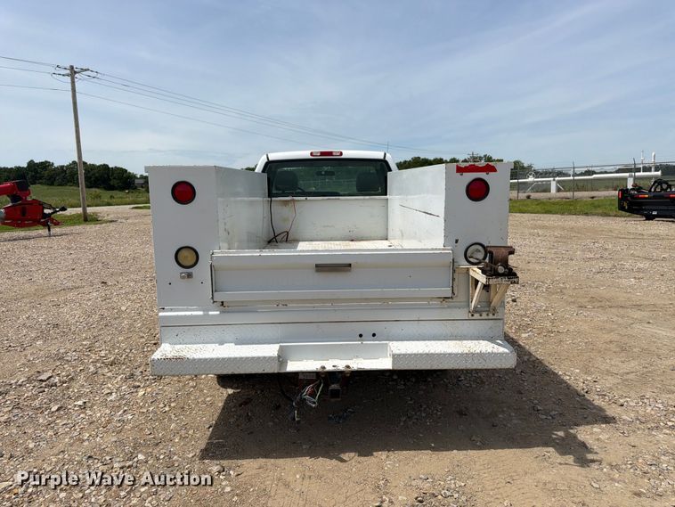 image for item FK3040 2005 Chevrolet Silverado 2500HD utility bed pickup truck
