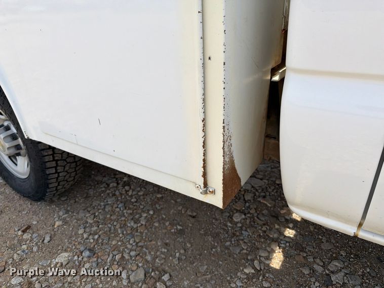 image for item FK3040 2005 Chevrolet Silverado 2500HD utility bed pickup truck