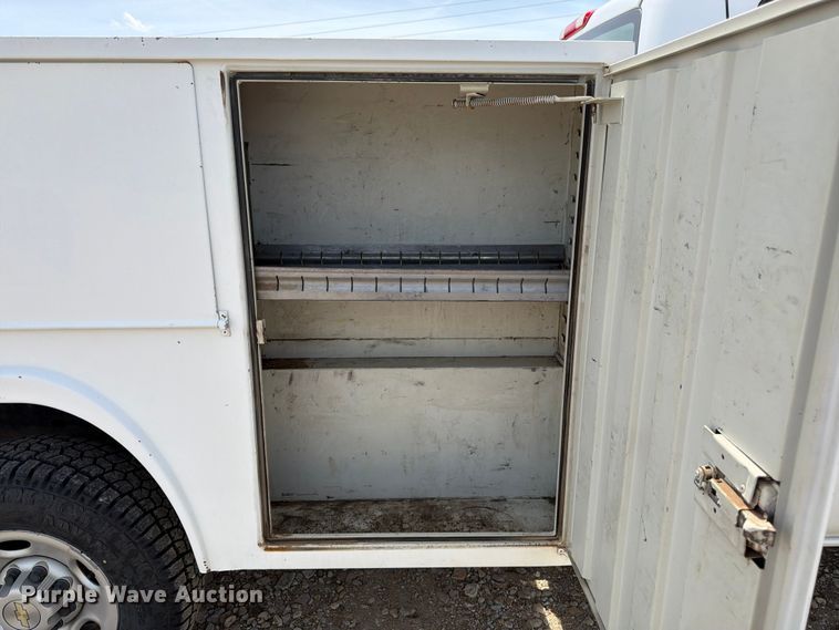 image for item FK3040 2005 Chevrolet Silverado 2500HD utility bed pickup truck