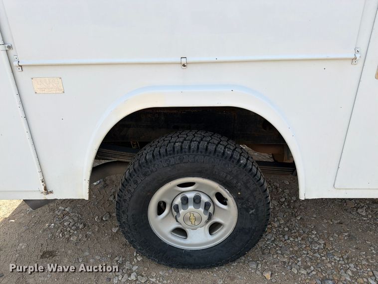 image for item FK3040 2005 Chevrolet Silverado 2500HD utility bed pickup truck