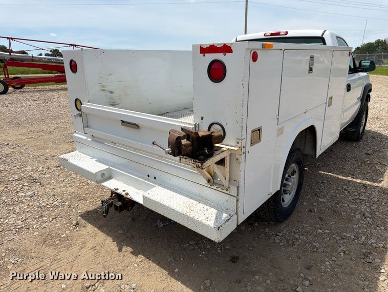 image for item FK3040 2005 Chevrolet Silverado 2500HD utility bed pickup truck