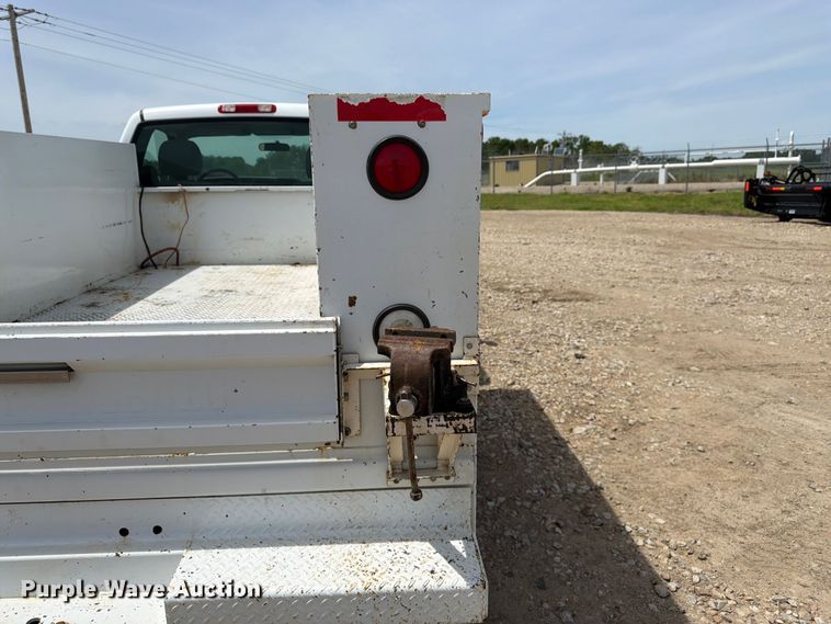image for item FK3040 2005 Chevrolet Silverado 2500HD utility bed pickup truck