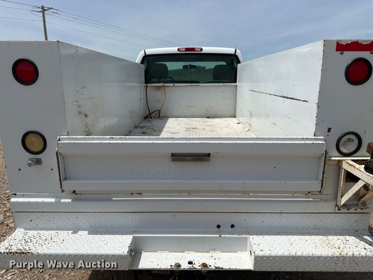 image for item FK3040 2005 Chevrolet Silverado 2500HD utility bed pickup truck