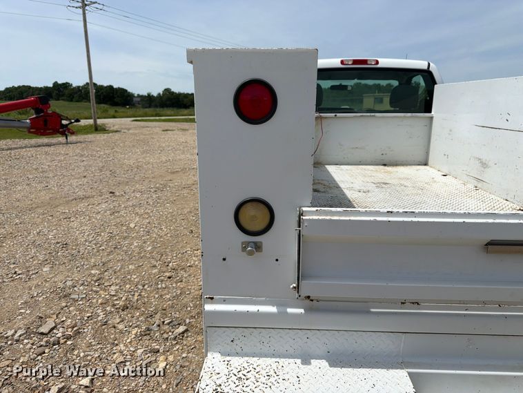 image for item FK3040 2005 Chevrolet Silverado 2500HD utility bed pickup truck