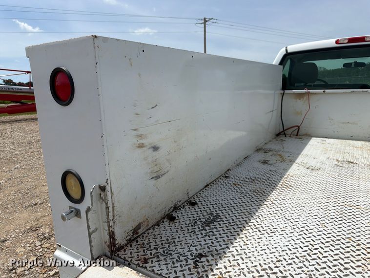 image for item FK3040 2005 Chevrolet Silverado 2500HD utility bed pickup truck