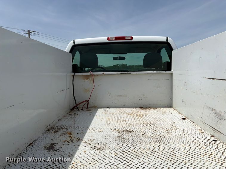 image for item FK3040 2005 Chevrolet Silverado 2500HD utility bed pickup truck