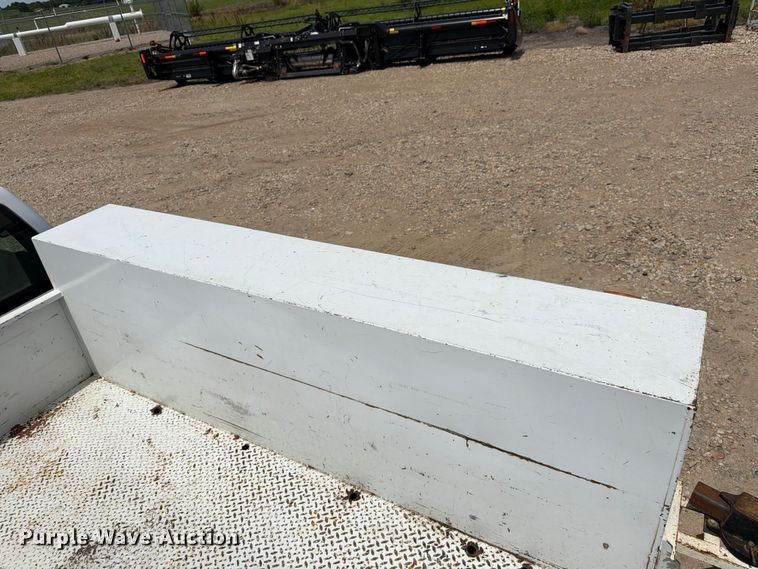 image for item FK3040 2005 Chevrolet Silverado 2500HD utility bed pickup truck