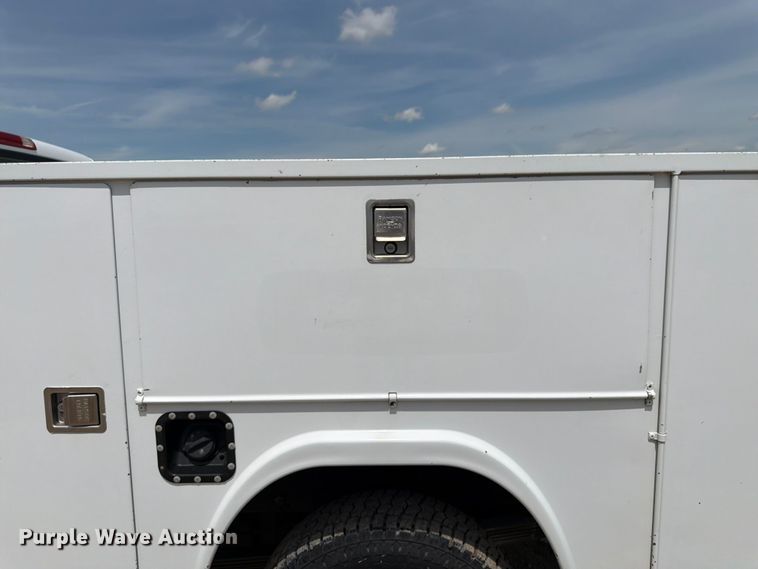 image for item FK3040 2005 Chevrolet Silverado 2500HD utility bed pickup truck