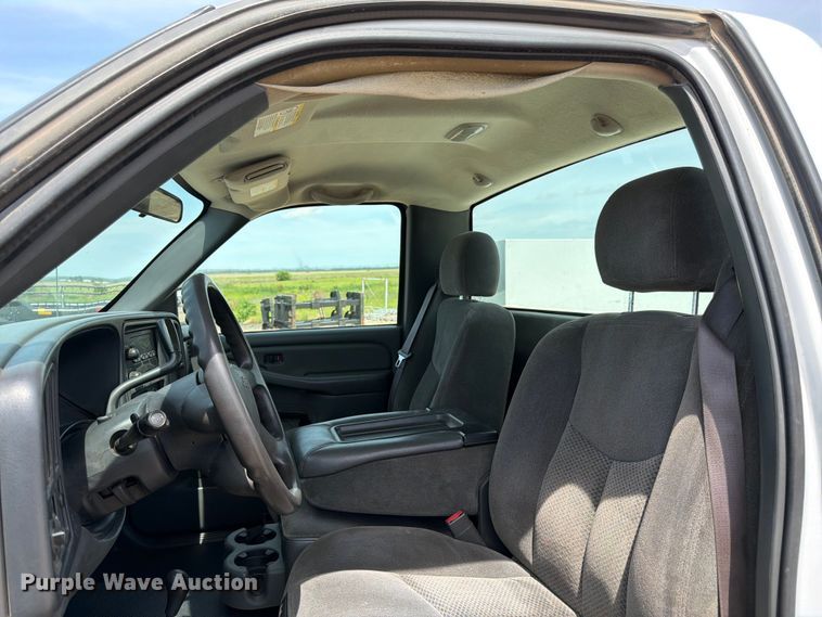 image for item FK3040 2005 Chevrolet Silverado 2500HD utility bed pickup truck