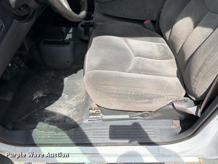 image for item FK3040 2005 Chevrolet Silverado 2500HD utility bed pickup truck