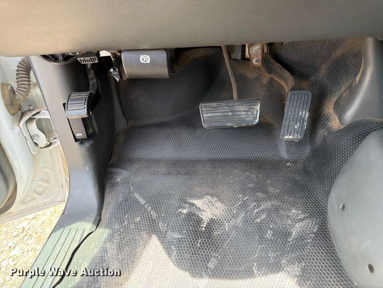 image for item FK3040 2005 Chevrolet Silverado 2500HD utility bed pickup truck