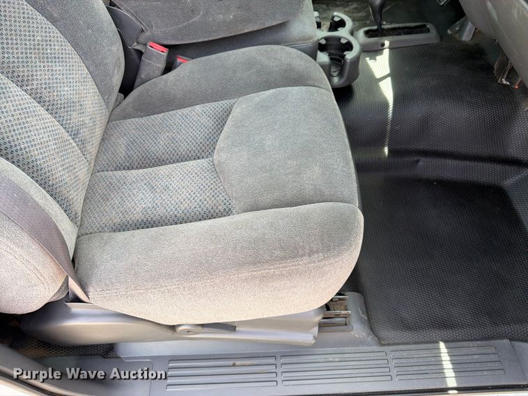 image for item FK3040 2005 Chevrolet Silverado 2500HD utility bed pickup truck