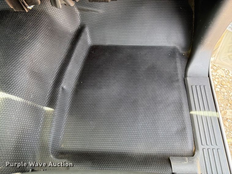 image for item FK3040 2005 Chevrolet Silverado 2500HD utility bed pickup truck