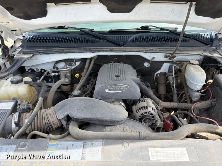 image for item FK3040 2005 Chevrolet Silverado 2500HD utility bed pickup truck