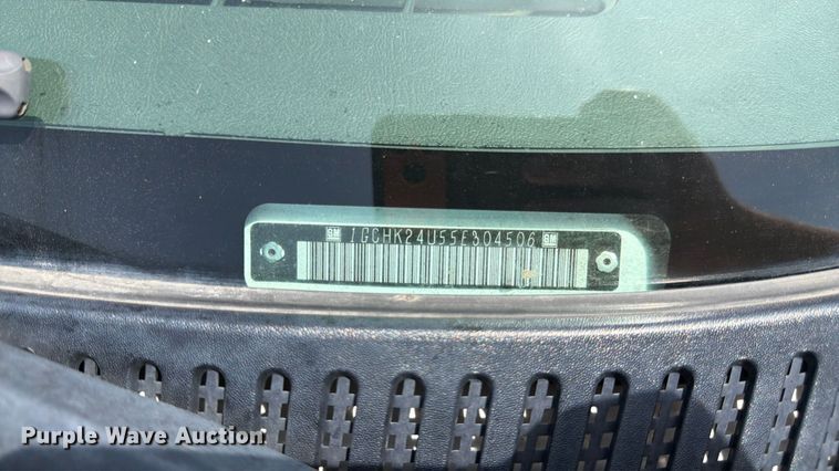 image for item FK3040 2005 Chevrolet Silverado 2500HD utility bed pickup truck