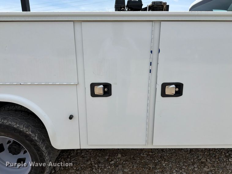 image for item FK3041 2015 Ford F350 Super Duty utility bed pickup truck