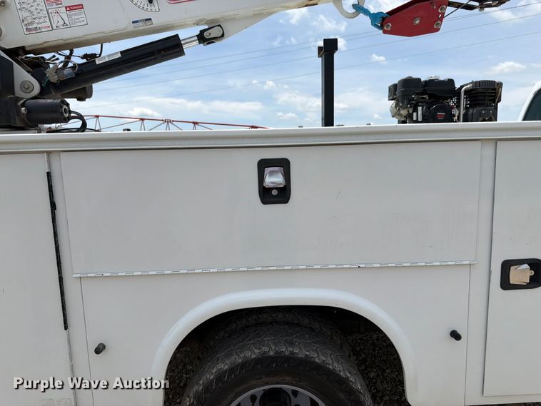 image for item FK3041 2015 Ford F350 Super Duty utility bed pickup truck