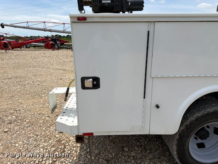 image for item FK3041 2015 Ford F350 Super Duty utility bed pickup truck