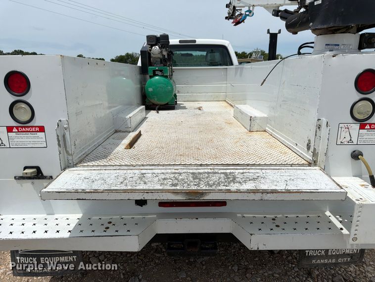 image for item FK3041 2015 Ford F350 Super Duty utility bed pickup truck