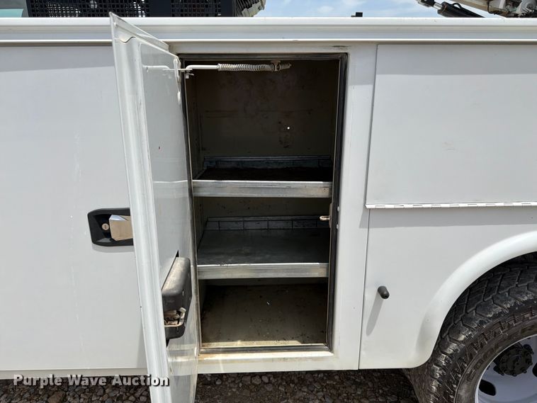 image for item FK3041 2015 Ford F350 Super Duty utility bed pickup truck